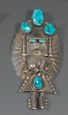 null Broche pendentif à décor d'un Kachina Hopi, incrustations de turquoise, porte...