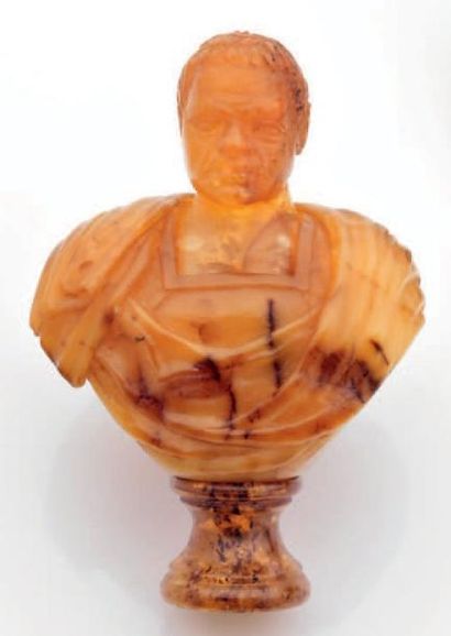 BUSTE d'empereur romain en ambre sculpté....