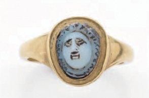 null BAGUE sertie d'un camée gravé d'un masque de Méduse de troisquarts Or et agate...