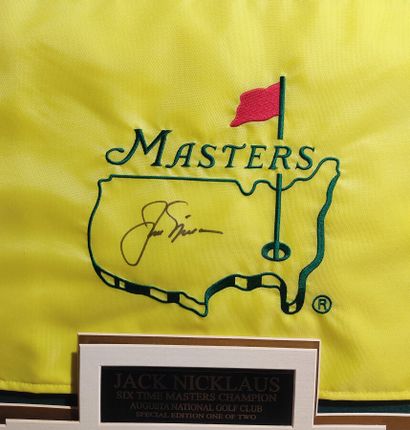 null MASTERS, drapeau signé par la légende Jack NICKLAUS, six fois vainqueur du tournoi.
75...