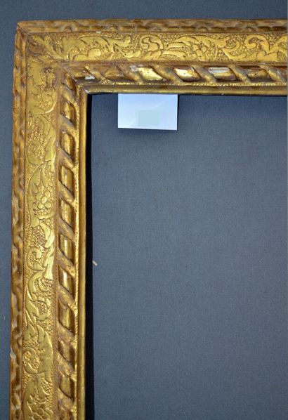 null FRAME - Italy. 17th century (94.5 x 126 x 8.5 cm)
Carved and gilded limewood...