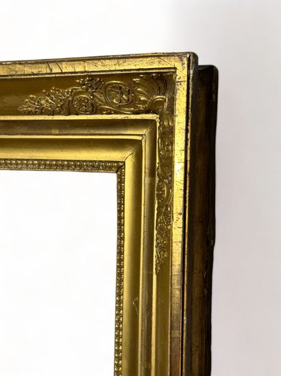 null FRAME - Restoration period (51.5 x 32.5 x 10 cm)
Gilded wood and paste frame...