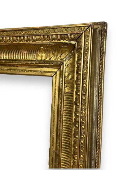 null FRAME - Italy, 17th century (84.5 x 37 x 9 cm)
Gilded carved wood frame decorated...