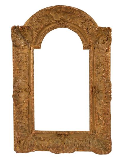 null FRAME - Louis XIV period (52 x 28 x 11 cm)
Carved and gilded oak frame with...