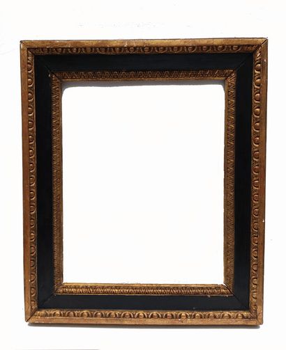 null FRAME - Louis XVI period (67 x 53 x 13 cm)
Molded, carved, blackened and gilded...