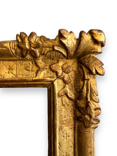 null FRAME - Louis XIV period (33 x 27 x 9 cm)
Carved and gilded wood frame decorated...