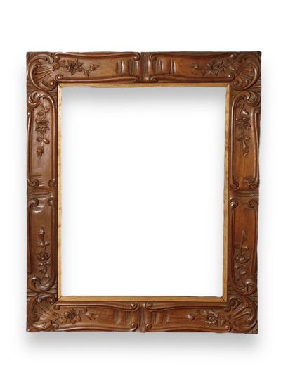 null FRAME - Late 19th century (45 x 34.5 x .5 cm)
Molded and carved walnut frame...