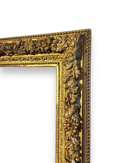 null FRAME - Louis XIII period (63 x 44 x 10.5 cm)
Gilded carved wood frame decorated...