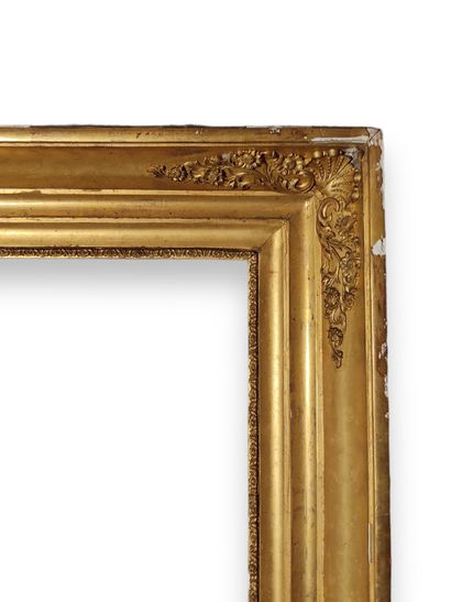 null FRAME - 19th century (92 x 67 x 11 cm)
Wood and gilded paste frame decorated...