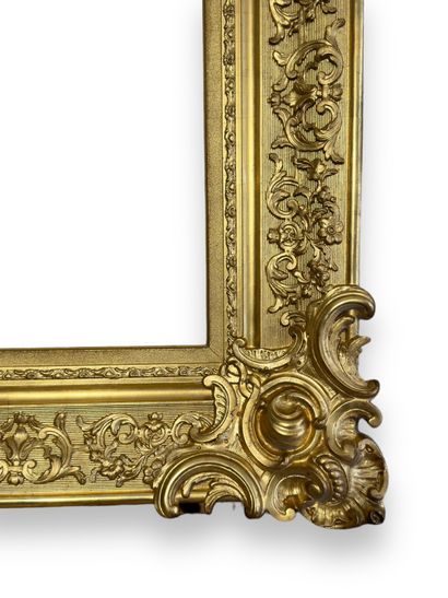 null FRAME - Late 19th/early 20th century ( 62.5 x 46 x 15 cm)
Wood and gilded paste...