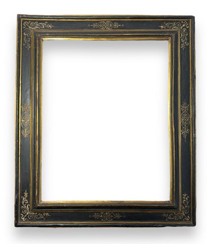 null FRAME - Spain, 17th century (81.5 x 64.5 x 15 cm)
Moulded, black and gilded...