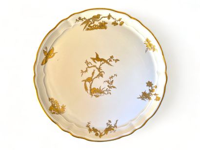 null BERNARDAUD ET CIE A LIMOGES - PLAT A GATEAU CIRCULAIRE A BORD MOUVEMENTE ET...