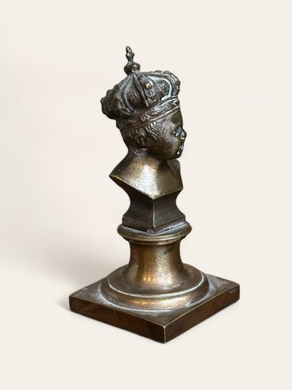 null STATUETTE DE " JEAN QUI PLEURE " en bronze représenté en buste couronné, reposant...