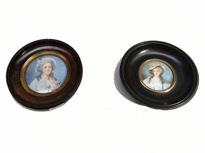 null ECOLE FRANCAISE du XIXe siècle
Portrait de femmes de qualité
Suite de deux miniatures,...