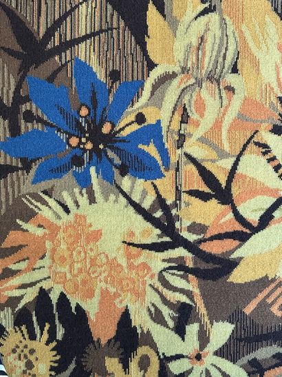 null Hervé LELONG
Composition florale 
Tapisserie en laine 
Signée en bas dans la...