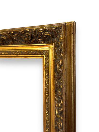 null CADRE - XXe siècle (27 x 26,5 x 7 cm)
Cadre en bois et stuc doré 
Dimensions...