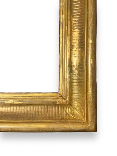 null CADRE - XIXe siècle (29 x 21 x 8 cm)
Cadre en bois mouluré et doré à décor gravé...
