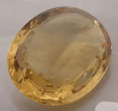 null Importante CITRINE ovale, environ 50 carats
