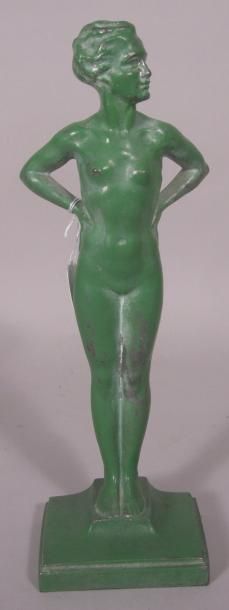 DAUMILLER Jeune femme nue debout - Régule ou métal à patine verte, signée au dos...