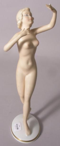 null JEUNE FEMME debout nue dansante en porcelaine polychrome - Gerold porcelaine...