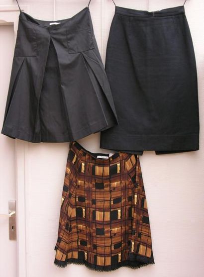 null Lot de 3 jupes: 2 jupes noires et 1 jupe imprimée marron et noir griffée PR...