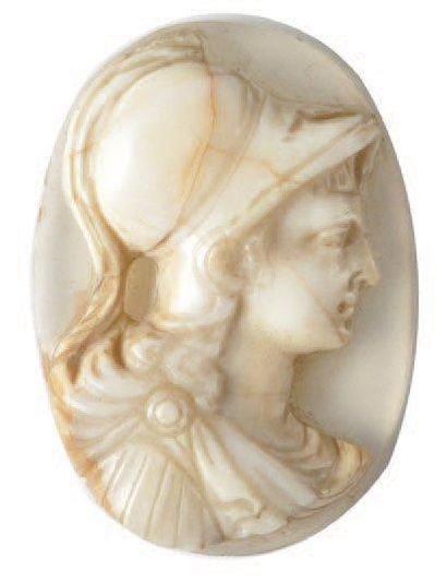 null CAMÉE gravé d'un buste d'Athéna de profil Agate. Fêlures XVIIème - XVIIIème...