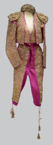 null 1 Costume de toreador complet comprenant: le gilet, le pantalon, la veste, richement...