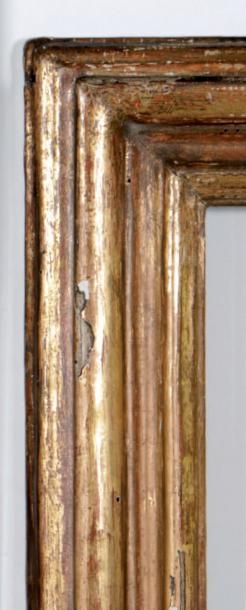 null CADRE en bois mouluré et doré. Italie, XVIIIème siècle. 33,5 x 24 x 7 cm