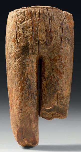null RARE BASSIN ET JAMBES provenant d'une figurine féminine en ivoire sculpté patiné,...