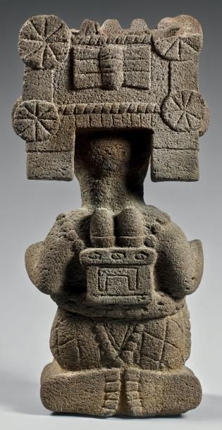 null Aztèque, Mexico, c.1300-1521 Stone Goddess of the fertility, Corn and the earth,...