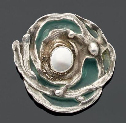 Charles BOUTET DE MONVEL (1855-1949) BOUTON en argent à décor d'algues, centré d'une...