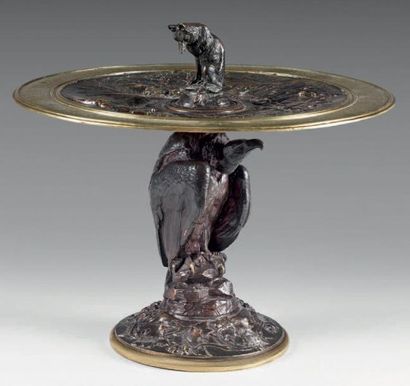 Pierre Jules MENE (1810-1879) Coupe au renard et au vautour, représentant des aigles,...