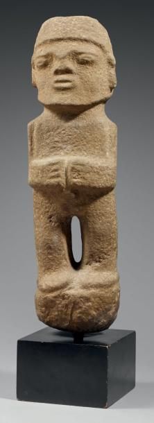 null Huaxtèque, Mexique, c.1200-1400 Pierre. Effigie anthropomorphe au style sobre...