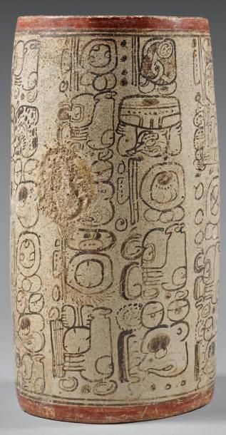 null Maya, Mexique, c.250-950 Terre cuite et peinture. Remarquable vase cylindre...