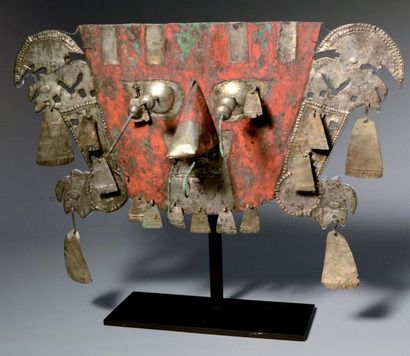 null Lambayeque, Pérou, c.1100/1400 après J.C Argent et décor de peinture rouge au...