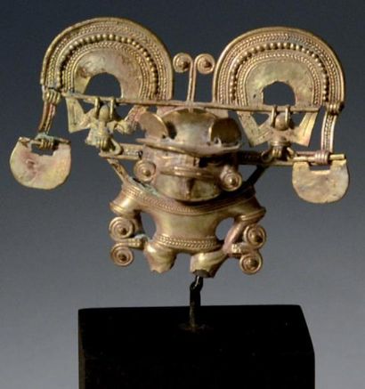 null Tairona, Colombie, c 1200/1500 Alliage d'or. Représentation d'une figure mythologique....