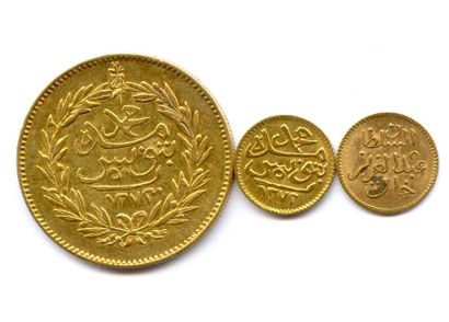 TUNISIE Lot de trois monnaies de Tunisie : 50 Piastres 127(?) 5 Piastres 1272 (1855)...