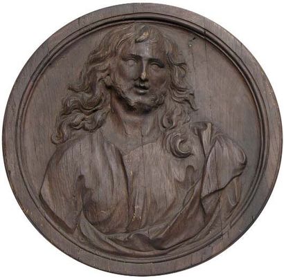 null GRAND MEDAILLON rond en chêne sculpté en relief d'un portrait d'homme. XVIIème...
