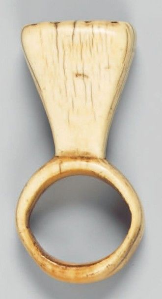 null Bague en ivoire pyrogravé Dinka - Sud Soudan H.: 5,7 cm