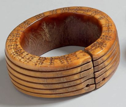 null Bracelet en ivoire - Arsi - Ethiopie Diam.: 8,5 cm Composé de 6 tranches, ce...