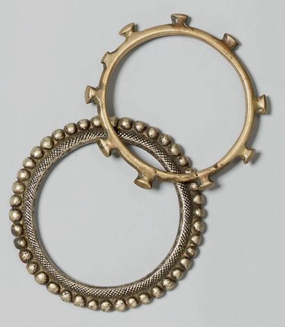 null Ensemble de deux bracelets dont: - un bracelet Lobi - Burkina Faso - Bronze,...