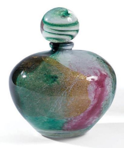 Jean-Claude NOVARO (né en 1943) Flacon de forme sphérique en verre multicouche et...
