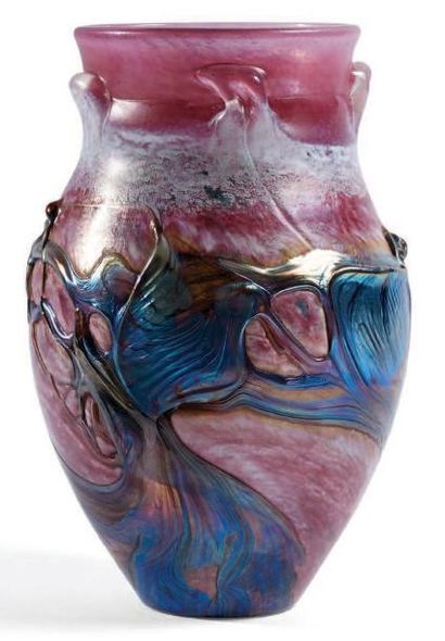 Jean-Claude NOVARO (né en 1943) Vase de forme balustre en verre et applications Signé...