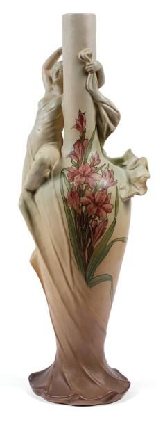 Jean MASSIER (1877-1937) Grand vase en céramique à décor en relief d'une jeune fille...