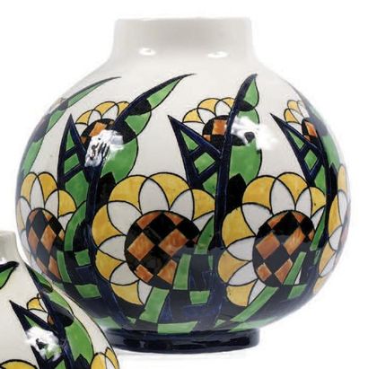 Charles Catteau (1880-1966) et Keramis Vase boule en céramique émaillée à décor de...