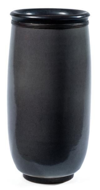 MAURICE GENSOLI (1892-1972) Vase rouleau en grés porcelainique sous couverte grise....