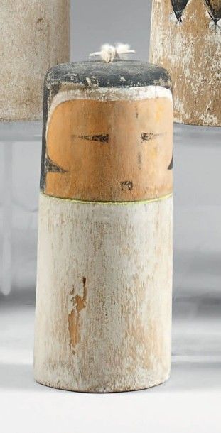 null Kachina tubulaire Acoma, U.S.A Milieu du XXème siècle Bois, pigments H:13,5...
