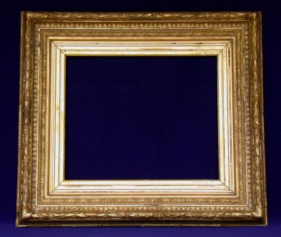 null CADRE en bois et stuc dorés dit « Barbizon » XIXe siècle. 37 x 45 x 13,5 cm