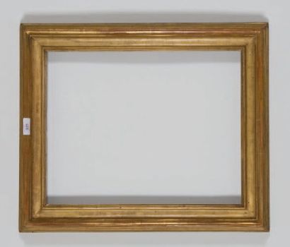 null CADRE en bois mouluré doré. Italie XVIIIe siècle. 34,5 x 44 x 6,5 cm