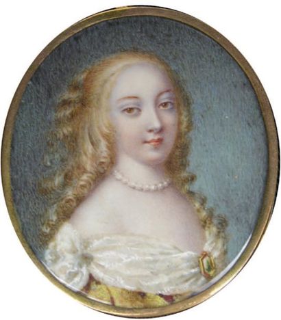 ECOLE FRANÇAISE XIXe siècle. Portrait d'une jeune femme au collier de perles. Miniature...